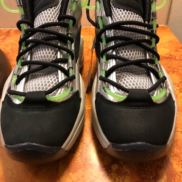 Reebok Question Mid Iverson x Illumination Minions - Picture 3 of 13